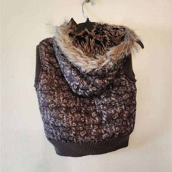 Maurices fur lined good puffer vest Size small - Picture 2 of 3